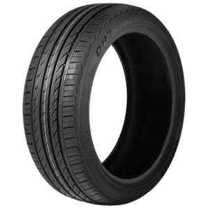 Descrição DELINTE DH2: Uma maior quilometragem com um senso de estilo. Com o seu composto ultra-resistente ao desgaste, blocos interiores com um desenho maior, e um ombro projetado para liberar calor, o DH2 é projetado para vencer distâncias – com silêncio, estilo e uma excelente aderência à pista molhada que o mantém estável na chuva. O DH2 é um pneu para passeio de qualidade para todas as estações, que é fabricado com um componente especial na banda de rodagem que diminui a resistência ao rolamento. É fabricado em mais de 60 tamanhos, podendo equipar uma gama de veículos de passeio, SUV e crossovers Desenho assimétrico: Nosso desenho assimétrico com cinco escalas variáveis é projetado para mesclar as condições de aderência em piso seco e dispersão de água – dando ao motorista uma maior área de contato do pneu com a pista e um desgaste consistente e uniforme, resultando em uma maior vida útil. Os maiores blocos na parte exterior da banda de rodagem aumentam a estabilidade em curvas, e os menores blocos na parte interna auxiliam na dissipagem de água. Ranhuras nos ombros: Reduzem o ruído da estrada, para uma viagem silenciosa e confortável. Quatro sulcos longitudinais: Os sulcos evacuam a água e melhoram a tração longitudinal para prevenir deslizes laterais, aprimorando a performance da condução em pista molhada. Desenho de ombro resistente ao desgaste: Barras resistentes ao calor integradas aos ombros reduzem o desgaste irregular da banda e diminuem os ruídos da passagem de ar. Este perfil altamente estável dos ombros também contribui para um melhor desempenho em curvas de alta velocidade. Especificações DELINTE Referência na indústria de borracha desde 1989, com fábrica localizada na Ásia e vendas em mais de 150 países, com grande participação em mercados exigentes como o Americano, Europeu e o Brasileiro, a DELINTE PNEUS tem a capacidade de produção projetada para 24 milhões de peças ano. Com o lema “We Invent. You Drive.” mantém seu foco não só na produção mas principalmente na qualidade dos seus produtos, investindo em tecnologias e equipamentos de última geração supervisionados por técnicos Europeus com mais de 80 anos de experiência no mercado de pneus UHP, PCR, SUV’s e pneus ECO, que produzem um menor impacto ambiental. Empregando seu imenso know-how no desenvolvimento de pneus para aeronaves, e por sua preocupação em desenvolver sempre produtos de qualidade, conformidade com as normativas ambientais e dentro dos mais rigorosos padrões de exigência conquistou as principais certificações da indústria de produtos automobilísticos como a DOT (Americana), E-MARK (Europeia) e a ISO/TS16949, além dos certificados nacionais do INMETRO e CONPET.